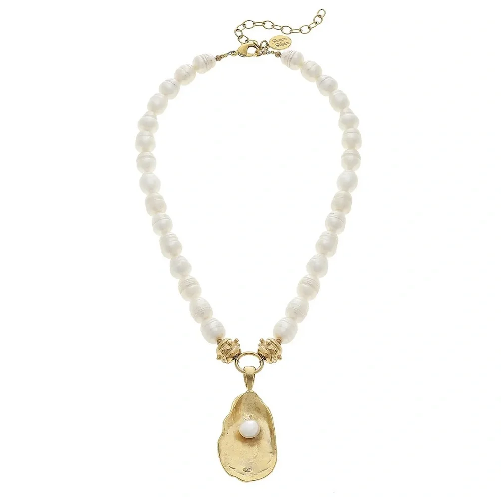 Elegant Gold and Pearl Necklace - Picture 2 of 4
